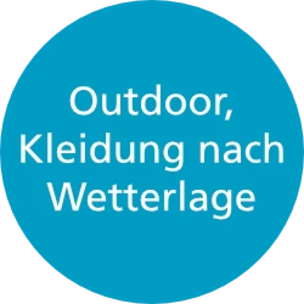 Blaues kreisförmiges Symbol mit weißem Text in Deutsch, der lautet: Outdoor, Kleidung nach Wetterlage, was übersetzt bedeutet: Outdoor, Kleidung nach Wetterlage.