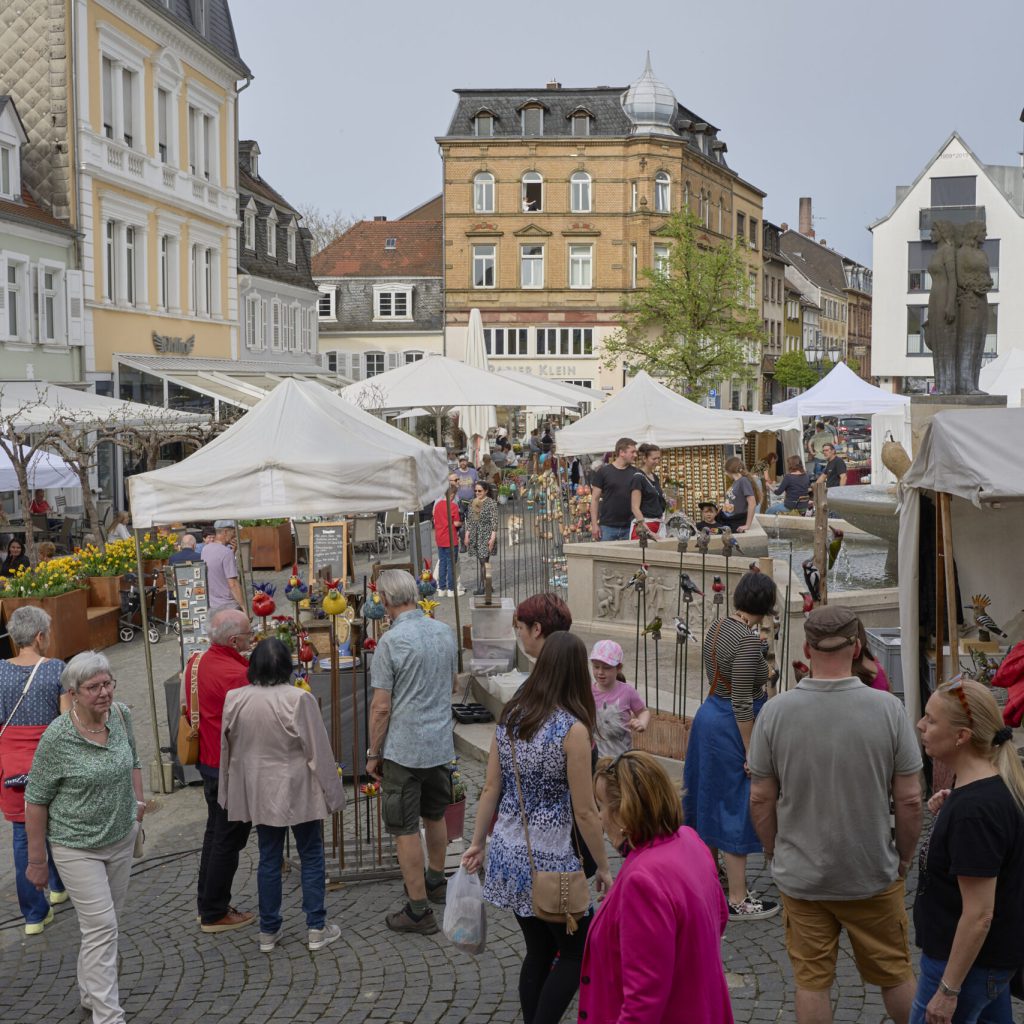 Der Keramikmarkt auf dem historischen Marktplatz
